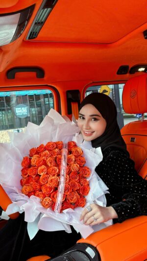 Wawa Zainal Instagram - akhirnya dapat hadiahkan si orange ni untuk dia. kalau marah2 lagi tak tahu la aku.. sweet tak i?🫣
