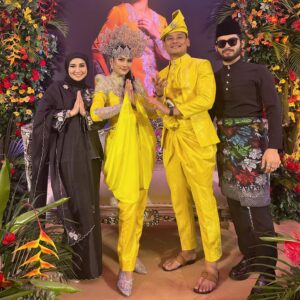 Wawa Zainal Instagram - 2 majlis today . 
Congrats @fashasandha & @inayahbeautytrading 

Also congrats my lovely staff yg paling lama haziq  akhirnya da jadi suami orang..till jannah❤️