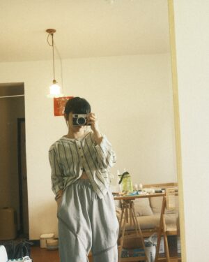 Wen-Ling Cheng Instagram - 第二張是AI整理客廳之術（大家來找碴）
