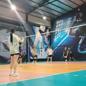 Wen-Ling Cheng Instagram - 最近運動的方向🌞（結果除了騎腳踏車其他都是排球）

前陣子和國小球隊的同學跟教練吃飯
聊了很多小時候不會知道背後的故事
大學時我一直在說認識的朋友80%以上都是在球場上認識的
畢業後也因為打排球認識了好多人
不管任何時候都覺得國小有開始打排球真是太好了