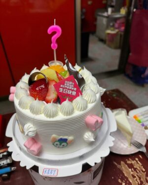 Wen-Sing Huang Instagram - 很珍惜這份幸福🥰
生日有家人朋友兄弟、元帥幫我過生日，還有一群支持我的粉絲同學們給祝福，內心好溫暖☺️謝謝大家🙏
生日願望是希望大家都平安健康，無憂無慮天天快樂、錢財好運旺旺來🎉🥳

#黃文星 #huangwenhsing #生日快樂 #謝謝大家 #生日願望
