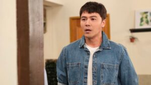 Wen-Sing Huang Instagram - 忙到只剩下劇照可以分享了😆都有準時收看嗎？☺️
@ftvdiary 

#黃文星 #huangwenhsing #愛的榮耀 #劇照 #民視 #民視八點檔 #冠廷 #拍戲人生