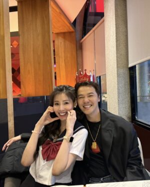 Wen-Sing Huang Instagram - 今天好像穿越時空，回到17年前剛認識老婆的時候🥰簡單的11週年快樂😘重點是小星很會拍😆

#黃文星 #huangwenhsing #結婚紀念日 #結婚11週年 #快樂 #穿越時空