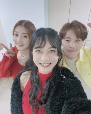 Wen-Sing Huang Instagram - 十幾年沒上天才衝衝衝 @geniusgogogo 遇到很多好朋友，原本很緊張，結果從頭笑到尾🤣🤣🤣過年要準時鎖定喔☺️

@bugssapphire  @sharalinmusic 
#黃文星 #huangwenhsing #天才衝衝衝 #華視 #老朋友 #過年特別節目