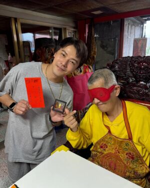 Wen-Sing Huang Instagram - 很珍惜這份幸福🥰
生日有家人朋友兄弟、元帥幫我過生日，還有一群支持我的粉絲同學們給祝福，內心好溫暖☺️謝謝大家🙏
生日願望是希望大家都平安健康，無憂無慮天天快樂、錢財好運旺旺來🎉🥳

#黃文星 #huangwenhsing #生日快樂 #謝謝大家 #生日願望