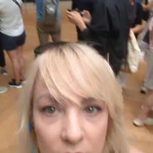 Wendi McLendon-Covey Instagram - I couldn't get a pic of the Mona Lisa, so swipe to see the picture I took instead. Paris, J'taime! Can't wait to go back!
.
.
.
.
#louvre #monalisa #parisolympics #nbc #parisolympics