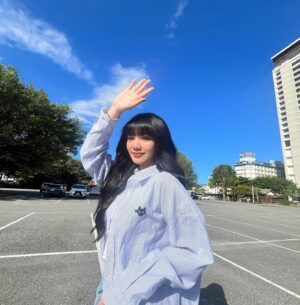 Wenny Lin Instagram - 2024花蓮夏戀 偶～來～了～ 此刻是等待彩排的女主持人！

ㄟ天氣好到不行ㄟ！！想到今晚能跟粗大BAND、南西肯恩、icyball冰球樂團、理想混蛋還有宇宙人一起享受音樂就覺得快樂到不行啊啊啊(///▽///) 

無法前來ㄉ朋友們記得看轉播蛤！我先去工作嚕～
