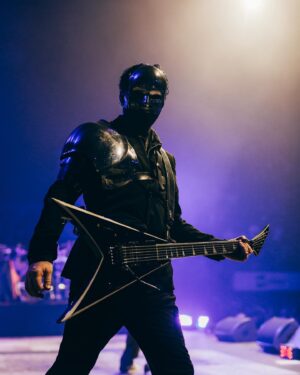 Wes Borland Instagram - Striking a pose for @del_photos at Wembley Arena London. What a fun tour. Be back to London in August!