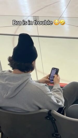 Wesley Kams Instagram - Ce genre de message de ta copine = Tombé l’homme homme à terre 😂 tag des hommes a terre 😂 #reels #reelsinstagram #tinder #humour #hommeaterre