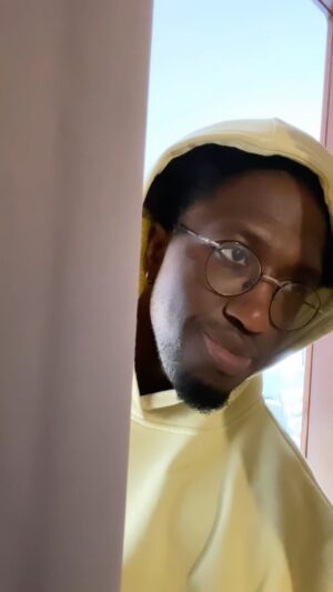 Wesley Kams Instagram - Je voulais juste dormir saison 2 part 1 #jvjd #questionsexistentielles #reels #humour #drole #videodrole