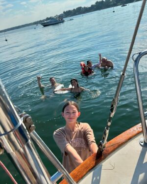 Whit Johnson Instagram - Much needed Vitamin Sea after a hectic work week!! Even better with family and (someone else’s) boat 🛥️ 💦 🤙🏻 ☀️ ❤️ #boatymcboatface
