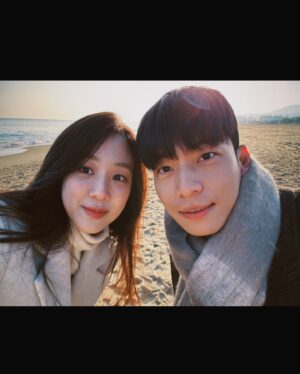 Wi Ha-jun Instagram - 혜진에겐 준호가, 준호에겐 혜진이 
사이 좋게 지내자 호혜🫶😊🥹
‘졸업’ 12화도 재미있게 봐주세요🥰
#졸업