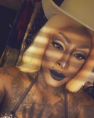 Widow Von'Du Instagram - 🎵”Don’t be a bitch gone take it to the floor now, wooo”🎶 @beyonce 🤠🤠🤠

Outfits & Hats by @gbcouture1