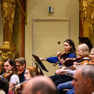 Wiener Philharmoniker Instagram - Rehearsal impressions for our final Subscription Concert of the 2023/2024 season with conductor @lorenzoviotti! ✨🎶

We look forward to a fantastic program featuring Nicolai Rimsky-Korsakov’s "Capriccio espagnol," Op. 34, Sergei Rachmaninoff’s "Die Toteninsel," Op. 29, Antonín Dvořák’s Symphony No. 7 in D minor, Op. 70. 🎼
.
.
.
#ViennaPhilharmonic #LorenzoViotti #MusikvereinWien #SubscriptionConcert #ClassicalMusic #Vienna 
📸: Wiener Philharmoniker / Benedikt Dinkhauser