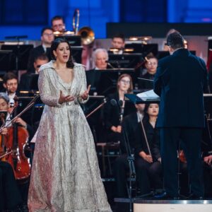 Wiener Philharmoniker Instagram - Highlights from the 2024 Summer Night Concert with conductor @andrisnelsons and soprano @lisedavidsen! ✨🎶

Thank you to everyone who joined us at Schönbrunn Palace to celebrate our 20th anniversary and for making this Summer Night Concert an unforgettable experience. 💙🏰
.
.
.
#ViennaPhilharmonic #SummerNightConcert #AndrisNelsons #LiseDavidsen #SchönbrunnPalace #Rolex #presentedbyrolex #Vienna #ClassicalMusic 
📸: Wiener Philharmoniker / Niklas Schnaubelt