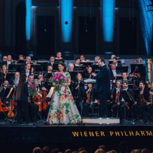 Wiener Philharmoniker Instagram - Highlights from the 2024 Summer Night Concert with conductor @andrisnelsons and soprano @lisedavidsen! ✨🎶

Thank you to everyone who joined us at Schönbrunn Palace to celebrate our 20th anniversary and for making this Summer Night Concert an unforgettable experience. 💙🏰
.
.
.
#ViennaPhilharmonic #SummerNightConcert #AndrisNelsons #LiseDavidsen #SchönbrunnPalace #Rolex #presentedbyrolex #Vienna #ClassicalMusic 
📸: Wiener Philharmoniker / Niklas Schnaubelt