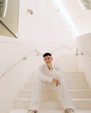 Will Or Instagram - 一黑一白，你揀邊套？
.
@asianfilmawardsacademy 
.
outfit @dolcegabbana @pedroshoes_official 
jewellery @chowtaifookjewellery 
hair by @oscarnganhair 
make-up by @tammyau_makeup 
special thanks @mekochuibamboo @felixchan5 @fhmtsang @blacklighthk