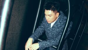 Will Or Instagram - something more about last night.
.
收到家裡whatsapp group傳來的video, 除咗覺得我阿媽有啲cute外，屋企wifi好似都麻麻。👅
.
p.s. @sabrinapingping_ 我哋無出醜❤️‍🔥
.
shout out to @blacklight ;) thanks everyone. 
.
RED CARPET
@louisvuitton

CEREMONY & ONSTAGE
@dior

Jewelry 
@chowtaifookjewellery 
.
hair by @oscarnganhair 
make up by @tammyau_makeup 

big thanks to @mekochuibamboo @felixchan5 @fhmtsang @channnhallo @62.lly @deepmakeup @blacklighthk