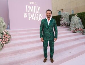 William Abadie Instagram - What a night, what a team!!
Season 4 (part 1) is now streaming on @netflix!

@emilyinparis 
@netflixfr 
@sparklesbubbles 
#carolinescouture
@chopardbycaroline 
@chopard