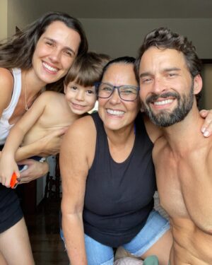 Willian Mello Instagram - Sou tão afortunado. Obrigado papai do céu por me abençoar tanto. Dia das mães antecipado. #famiglia 💚