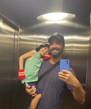 Willian Mello Instagram - Sou tão afortunado. Obrigado papai do céu por me abençoar tanto. Dia das mães antecipado. #famiglia 💚