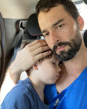 Willian Mello Instagram - Sou tão afortunado. Obrigado papai do céu por me abençoar tanto. Dia das mães antecipado. #famiglia 💚
