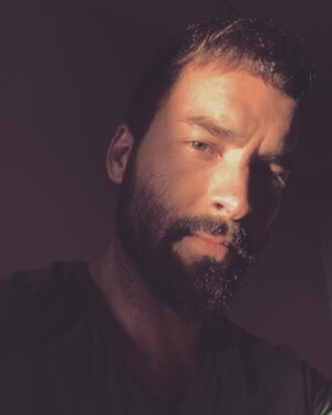 Willian Mello Instagram - A primeira novela a gente nunca esquece. Hoje às 21hs, o soldado Samuel na reestreia de “JEZABEL”. @recordoficial