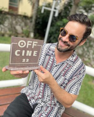 Willian Mello Instagram - Nosso longa-metragem “UM PALMO”, levou 5 🏆 no Festival de Cinema Off Cine 22 em Varginha, Minas Gerais. 

Categoria Longa-metragem:

🏆 Melhor Roteiro (Wagner Sampaio)
🏆 Melhor montagem (WagnerSampaio)
🏆 Originalidade (Wagner Sampaio)
🏆 Melhor Atriz (Luiza Tiso)
🏆 Melhor Ator (Willian Mello) 😊

Muito feliz com tudo isso. Uma honra pessoal e conjunta por todo o reconhecimento que o festival trouxe para nosso filme. Parabéns a toda nossa equipe:

Roteiro e Direção: Wagner Sampaio
Direção de Fotografia: Aloísio Correia
Som Direto: Thiago Alef
Finalização: Felipe Ino
Trilha Original: Thiago Oliveira
Desenho de Som: Emmanuel Miranda
Montagem: Wagner Sampaio
Elenco: 
Willian Mello
Luiza Tiso
Malu Falangola
Tom Cavalcante
Márcio Seixas
Washington Lins

Parabéns e obrigado ao Off Cine 22, em especial @marinaazze e @marcelocesars