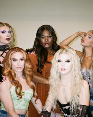 Willow Pill Instagram - The year of my reign was one of the hardest of my life, but I had some of the wildest and best memories with my sisters. Ladies, thank you so much for being my superstars. U fugly horses. U mean so much to me. We’ll never not be famous. ⭐️ 

Photo by @dragfiles