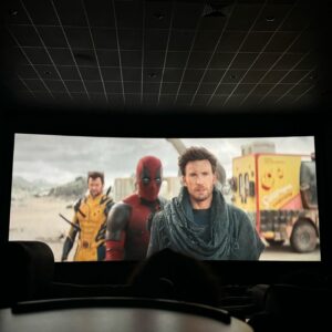 Willy Martín Instagram - Hoy nos regalamos una película 🎬… pero esto post no trata de la película (que estuvo brutal #DeadpoolAndWolverine) este post se trata de nosotros, y de regalarnos algo que nos guste, algo que nos regale un ratico de alegría… En fin: vive carajo, vive.