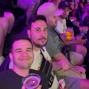 Willyrex Instagram - Hemos vuelto vivos de Las Vegas 😅😂 

Lo que pasa en las Vegas se queda en Las Vegas pero.. aqui teneis algun recuerdo 😜