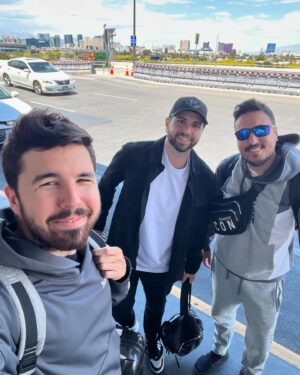 Willyrex Instagram - Hemos vuelto vivos de Las Vegas 😅😂 

Lo que pasa en las Vegas se queda en Las Vegas pero.. aqui teneis algun recuerdo 😜