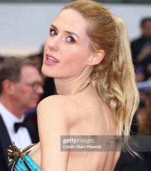 Wilma Elles Instagram - Opening of the 77. Cannes Filmfestival 
Premiere of THE SECOND ACT 
Wearing @lemannecef 
LEMAN NECEF 💃
@festivaldecannes #cannes #filmfestival