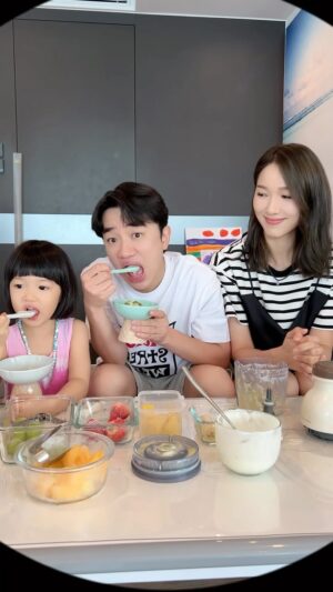 Wong Cho-lam Instagram - 夏天最大的快樂就是：實現冰淇淋自由！！