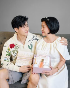 Wongravee Nateetorn Instagram - 🤍💐

Perfect gift for mother’s day with Dior Beauty
 เตรียมของขวัญให้คุณแม่พิเศษในปีนี้ 🤍ได้ที่ Dior Beauty และออนไลน์ shop.dior.co.th, line @DiorThailand นะครับ 

#DiorBeauty @DiorBeauty @Dior