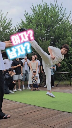 Woo Hye-rim Instagram - 땡콩이 젠더리빌!! 과연 성별은?!?! And the gender is...?!?!

#젠더리빌 #성별공개 #genderreveal 🩷🩵🩷🩵