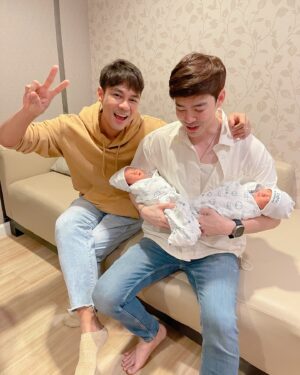 Worrawech Danuwong Instagram - คุณพ่อมืออาชีพเค้าแวะมาคายวิชาให้คุณพ่อมือใหม่ครับ แต่ดูไหล่เกร็งๆเหมือนกันนะพี่🤣 @beamkawee