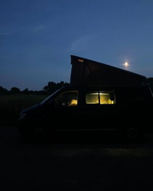 Wotan Wilke Möhring Instagram - Nice weekenda.Good night. Schlaft gut. #night #world #outside #calm #road #weekend