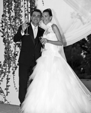 Xavi Hernández Instagram - Feliç aniversari carinyo! 
11 anys del millor “si” de la meva vida! T’estimo infinit @nuriacunillera81 ❤️🥰
#igualment #semprejunts