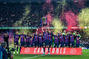 Xavi Hernández Instagram - Estimats culers, diumenge acabarà la meva etapa a la banqueta del Barça. Mai és fàcil marxar del club de la teva vida, però ho faig molt orgullós, després de dos anys i mig al capdavant d’un vestidor que ha estat com una segona familia. 
Vull agrair el suport i el carinyo de l’afició, que sempre ha estat al meu costat i m’ha demostrat en tot moment la mateixa estima que en la meva etapa de futbolista. A partir de diumenge seré un culer més a la grada, ja sigui ara a l’Estadi Olímpic o en uns mesos al Nou Camp Nou. Perquè abans que jugador o entrenador sóc barcelonista i només vull el millor pel club de la meva vida, que sempre em tindrà a la seva disposició. 
He treballat amb un grup de jugadors fantàstics i amb un staff espectacular. Gràcies a tots ells hem anat assolint els objectius plantejats, culminats el curs passat amb una Lliga i una Supercopa. Aquesta temporada les coses no han sortit com voliem, però ens hem deixat la pell i hem ajudat a crèixer a una nova generació de joves futbolistes de La Masia que ens il·lusionen a tots els barcelonistes.
Moltes gràcies a tots. A l’afició, als jugadors, a l’ staff, als empleats del club, al President, a la Junta Directiva, als directors esportius, als mitjans de comunicació i a tots amb els que he compartit viatge al llarg d’aquestes dues temporades i mitja.
Desitjo el millor al club que porto al cor.
Visca el Barça
