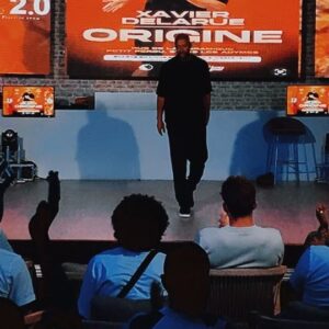 Xavier Delarue Instagram - MERCIIIII Gwada ! 🔥🎙
Cette Date en Guadeloupe restera gravée à Jamais ! 
Merci au Public d'être venu Nombreux pour découvrir mon Spectacle "ORIGINE" qui sur cette Terre prend intensément son SENS ! 
Jouer ici prêt de toi Papa était d'une autre saveur 🙏🏽💫👆🏽✨️
Big Up aux Frèros @kiirikouonemanshow pour cette 1ere Partie de ouf et @edalamofficiel pour ce Guest de Feu ! Merci 👐🏽

Toutes les autres Dates en Bio les amis ! On se retrouve sur Scène Bientôt... Origine continue de Grandir grâce à VOUS ! ♥️

Remerciements à l'équipe Gwada 👊🏽
Co-production:
@comikkreyolshow_officiel
Chef de Communication: 
@rebeccavalentinemarival
Lieu:
@le_2.0guadeloupe
Média:
@rciguadeloupe / @dina_dynamik/ @rio_yelele
Vol:
@airfrance
Son:
@TDLR_Music 

#Origine