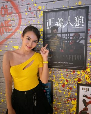 Xenia Chong Instagram - 💛🫶🏻❤️
不論入場想睇狼人定死侍
睇完你一定會感受到非常澎湃嘅驚喜
一次又一次同步嘅嘩嘩聲～wow wow聲
喺戲院入面此起彼落yeah🥳好正好歡樂
個氣氛真係好耐冇喺戲院入面感受過🫶🏻
看完後有飽吃一頓嘅感覺好滿足🥰
#deadpoolandwolverine 
#xeniachong 
#hkig #hkactor
#followme #莊韻澄 
#loveisintheair
