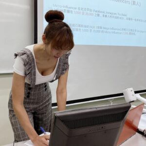 Xenia Chong Instagram - 📚📚📚
Miss Chong 各位同學加加油
無論成績點都好
你總會搵到自己舞台發光發亮⭐️
加油💪🏻
#舊相 #xeniachong 
#hkig #hkactor
#followme #莊韻澄 
#loveisintheair