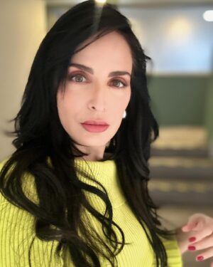 Ximena Herrera Instagram - #Selfie , improvisada, sin filtro y con hambre. 💛