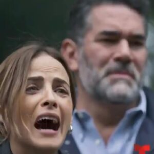 Ximena Herrera Instagram - Hoy es el día del actor y personalmente estoy segura de que todos los que nos dedicamos a esto estamos sanamente locos 🤪…. Ser actriz es de las cosas que más le agradezco a la vida.. Me ha dado la oportunidad de conocer a gente maravillosa, de aprender, de admirar a mis compañeros, de sentirme en un lugar seguro sin ser juzgada mientras lloro o me río, mientras pasamos mucho frío o mucho calor y tenemos que disimular. Me ha enseñado disciplina , el hacer consciente que los éxitos o los fracasos de los proyectos no definen quién eres, a tener más empatía y saber que no existen límites cuando te propones algo y una infinidad de más enseñanzas.
Solo pude poner unas fotos que encontré a la mano de gente que admiro, respeto y quiero muchísimo aunque nos veamos muy poco o ya no estén en este plano.
Felicidades compañeros actores.. únicamente nosotros sabemos el sacrificio que implica el ganarse el nombre de ACTOR. #felizdiadelactor 🎭🎬
Y gracias a toda la gente que sigue nuestro trabajo y nos da lo oportunidad de conectar. 🙏♾️