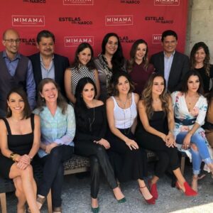 Ximena Herrera Instagram - Hoy es el día del actor y personalmente estoy segura de que todos los que nos dedicamos a esto estamos sanamente locos 🤪…. Ser actriz es de las cosas que más le agradezco a la vida.. Me ha dado la oportunidad de conocer a gente maravillosa, de aprender, de admirar a mis compañeros, de sentirme en un lugar seguro sin ser juzgada mientras lloro o me río, mientras pasamos mucho frío o mucho calor y tenemos que disimular. Me ha enseñado disciplina , el hacer consciente que los éxitos o los fracasos de los proyectos no definen quién eres, a tener más empatía y saber que no existen límites cuando te propones algo y una infinidad de más enseñanzas.
Solo pude poner unas fotos que encontré a la mano de gente que admiro, respeto y quiero muchísimo aunque nos veamos muy poco o ya no estén en este plano.
Felicidades compañeros actores.. únicamente nosotros sabemos el sacrificio que implica el ganarse el nombre de ACTOR. #felizdiadelactor 🎭🎬
Y gracias a toda la gente que sigue nuestro trabajo y nos da lo oportunidad de conectar. 🙏♾️