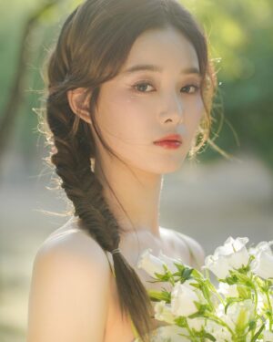 Xu Yiyang Instagram - 💐🧚🏻‍♀️