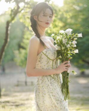Xu Yiyang Instagram - 💐🧚🏻‍♀️