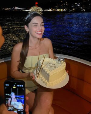 Yağmur Tanrisevsin Instagram - Yenilik ve güzelliklerle..🥳🎂🫶🏼🧚🏻‍♂️🌟