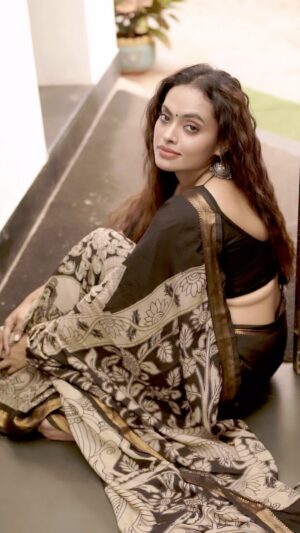 Yamuna Chinnadurai Instagram - MADHAVI 
Saree @selaiyum_ravikaiyum 
Pc @camerasenthil 
Mua @jeevithamakeupartistry 
Organised @rrajeshananda 
Thank u all 
#kalamkariwithyamuna